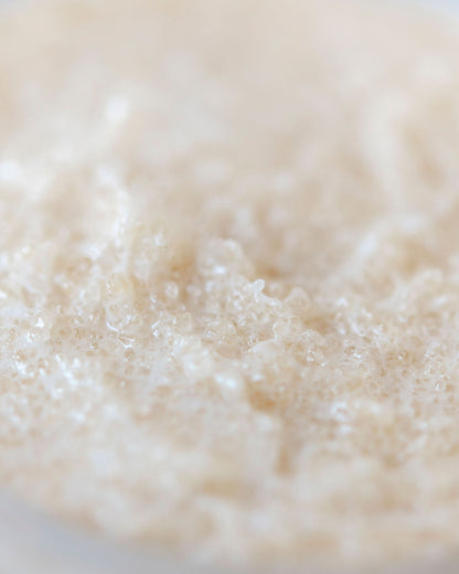 Texture du gommage Karité Velvet Aliscential – cristaux de sucre de canne