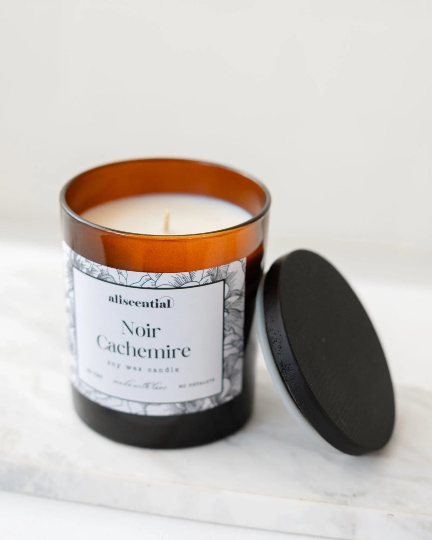 Bougie Noir Cachemire Aliscential avec couvercle en bois